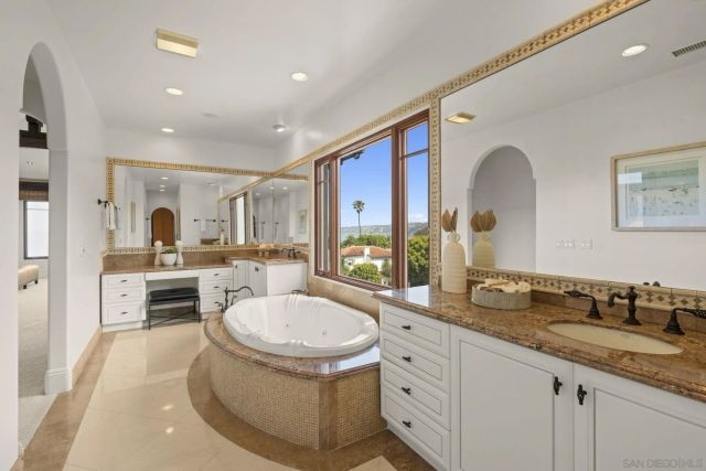 1745 Amalfi St, La Jolla, CA 92037