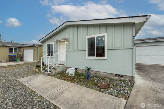 713 W Heritage Loop, Sequim, WA 98382