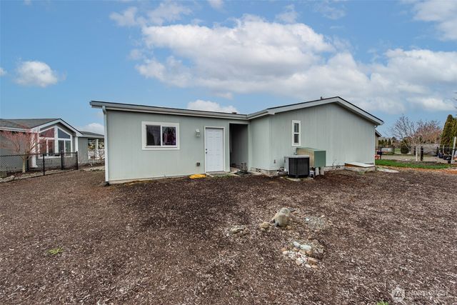 713 W Heritage Loop, Sequim, WA 98382