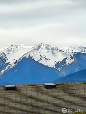 713 W Heritage Loop, Sequim, WA 98382