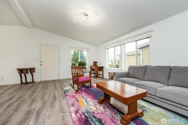 713 W Heritage Loop, Sequim, WA 98382