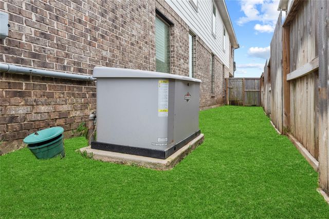 1930 Misty Field Drive, Missouri City, TX 77459