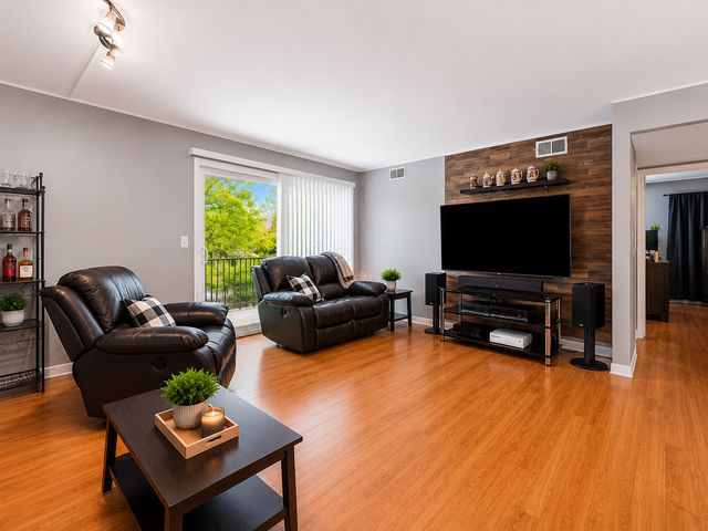 11036 S Kilpatrick Avenue 2NW, Oak Lawn, IL 60453