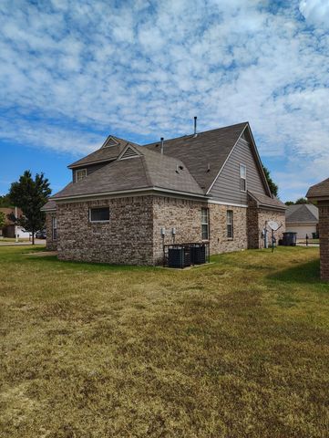 1165 E CORTONA CIR, Memphis, TN 38018