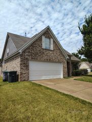 1165 E CORTONA CIR, Memphis, TN 38018