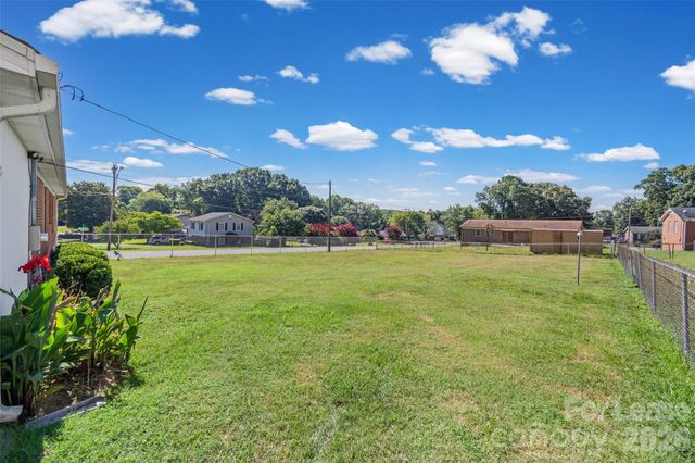 324 Bright Avenue, Bessemer City, NC 28016