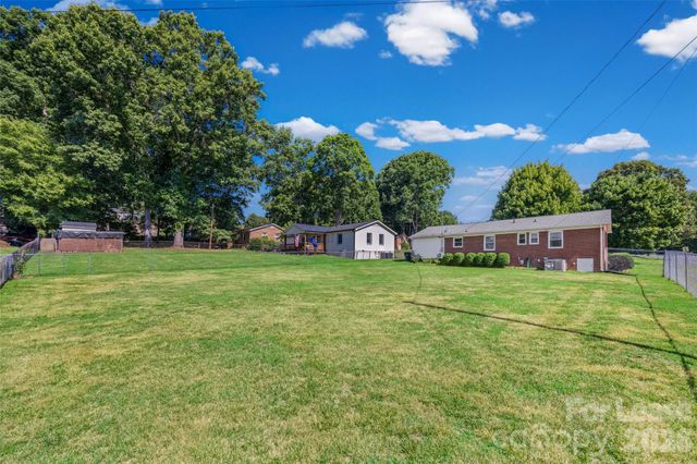 324 Bright Avenue, Bessemer City, NC 28016