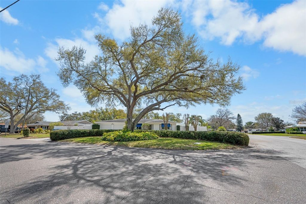Image 2 of property listing at 1841 MAGNOLIA DRIVE, Clearwater, FL 33764
