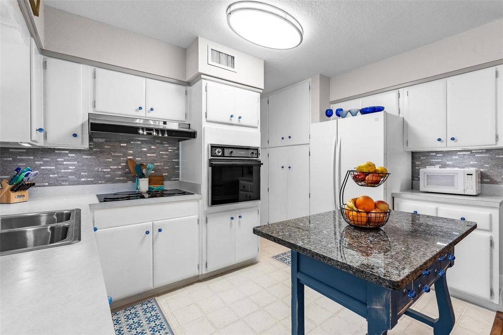 Image 16 of property listing at 1841 MAGNOLIA DRIVE, Clearwater, FL 33764