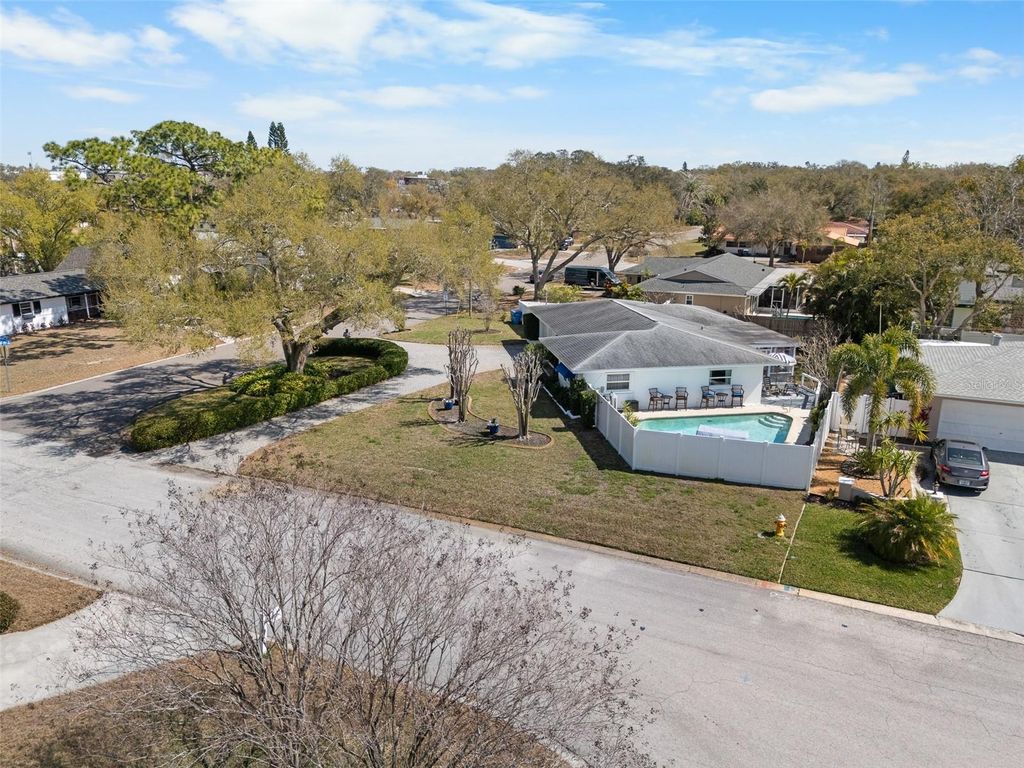 Image 4 of property listing at 1841 MAGNOLIA DRIVE, Clearwater, FL 33764