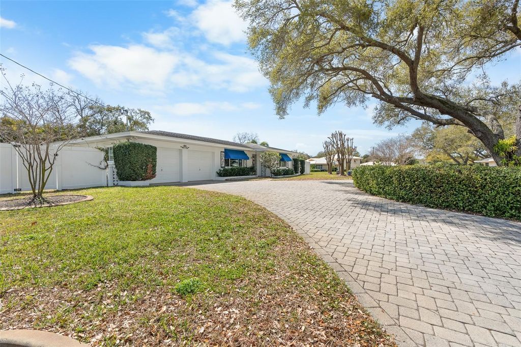Image 5 of property listing at 1841 MAGNOLIA DRIVE, Clearwater, FL 33764