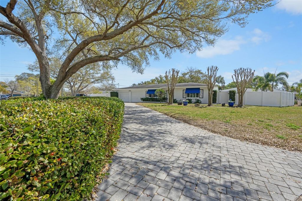 Image 6 of property listing at 1841 MAGNOLIA DRIVE, Clearwater, FL 33764