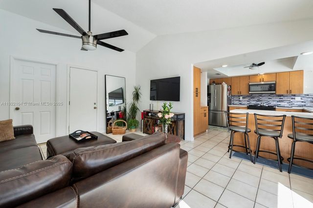 11724 SW 95th St, Miami, FL 33186