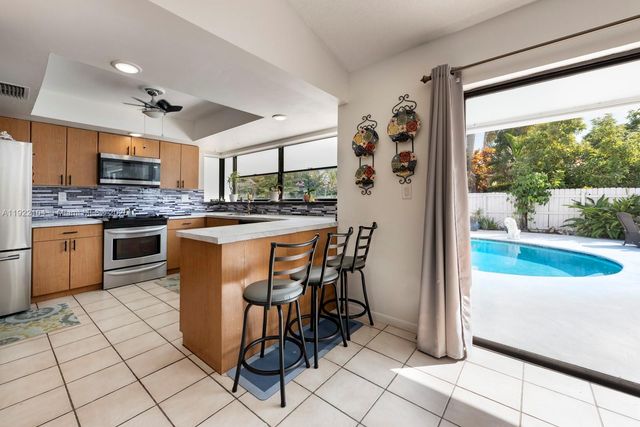 11724 SW 95th St, Miami, FL 33186