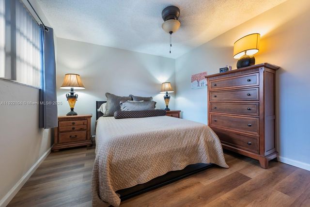 11724 SW 95th St, Miami, FL 33186