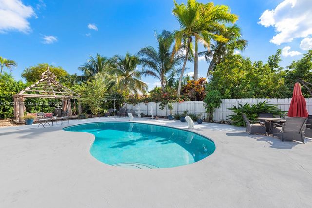 11724 SW 95th St, Miami, FL 33186