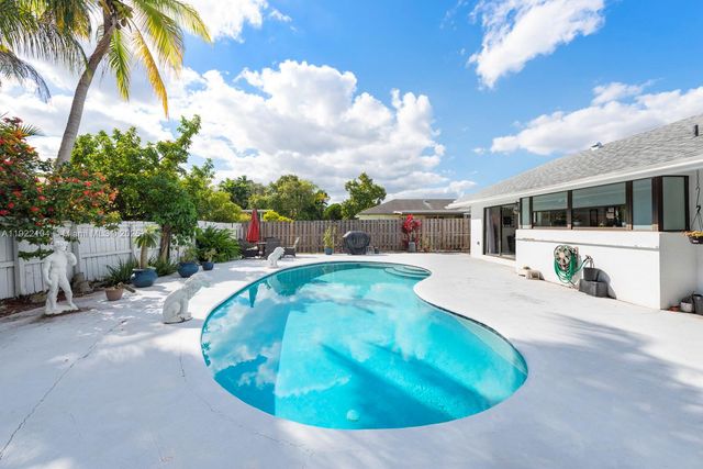 11724 SW 95th St, Miami, FL 33186