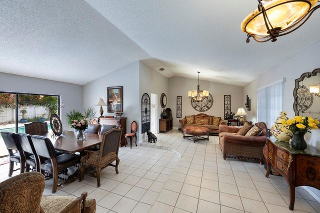 11724 SW 95th St, Miami, FL 33186