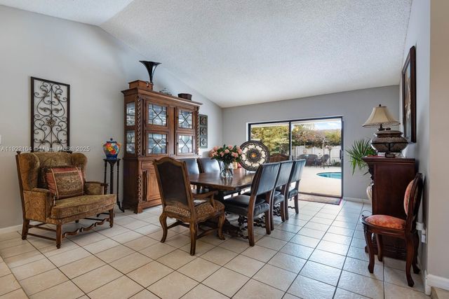 11724 SW 95th St, Miami, FL 33186