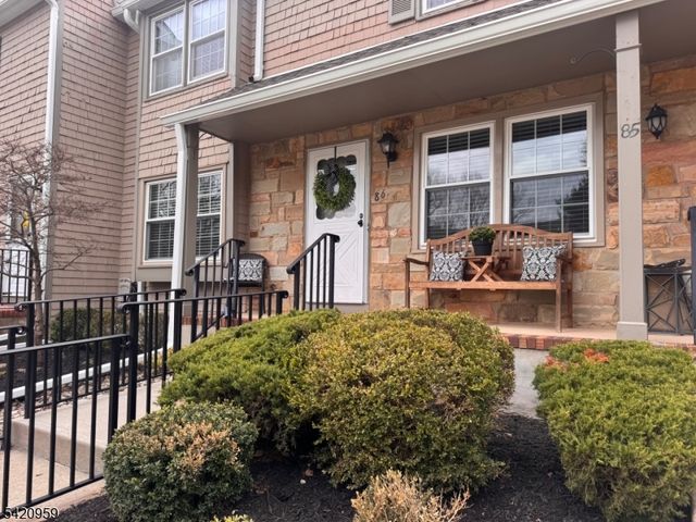 86 Franklin Ct, Raritan Twp., NJ 08822