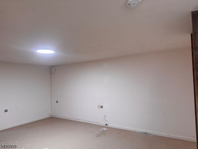 86 Franklin Ct, Raritan Twp., NJ 08822