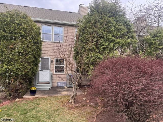 86 Franklin Ct, Raritan Twp., NJ 08822
