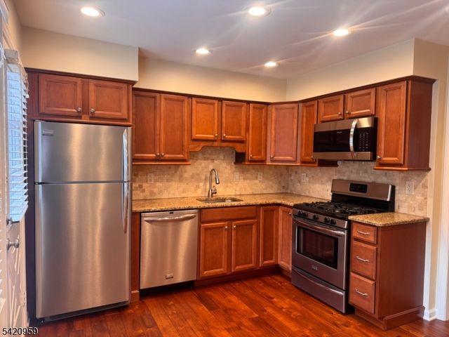 86 Franklin Ct, Raritan Twp., NJ 08822