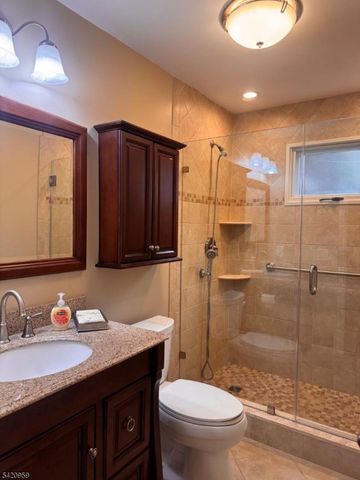 86 Franklin Ct, Raritan Twp., NJ 08822