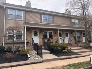 86 Franklin Ct, Raritan Twp., NJ 08822
