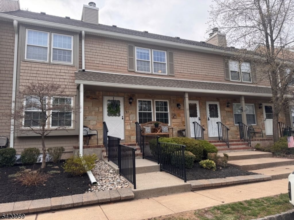 86 Franklin Ct, Raritan Twp., NJ 08822