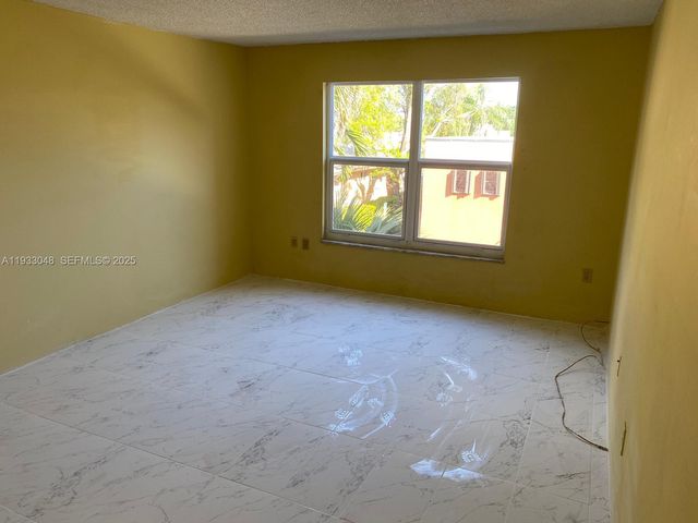 555 NE 123rd St 212-B, North Miami, FL 33161