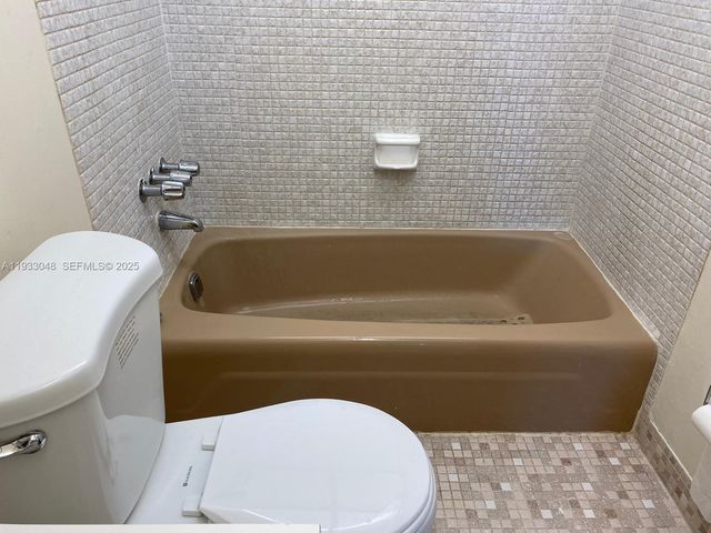 555 NE 123rd St 212-B, North Miami, FL 33161