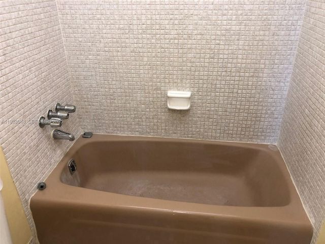 555 NE 123rd St 212-B, North Miami, FL 33161