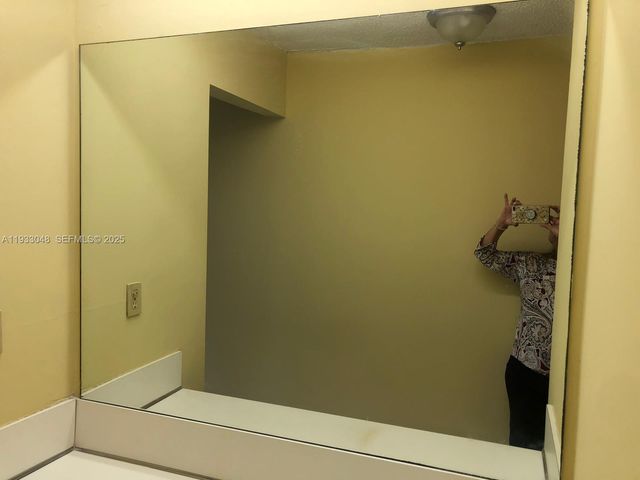 555 NE 123rd St 212-B, North Miami, FL 33161