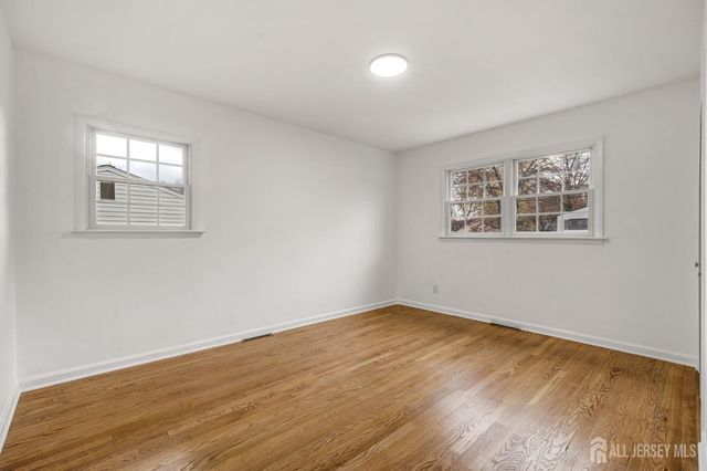 33 Larchmont Road, Edison, NJ 08837