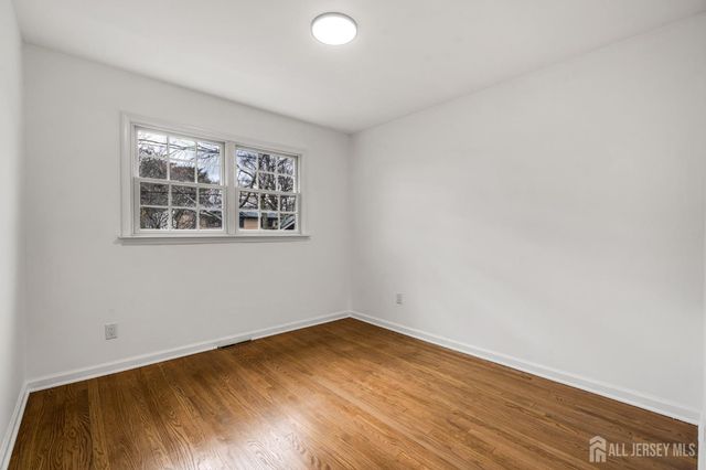 33 Larchmont Road, Edison, NJ 08837