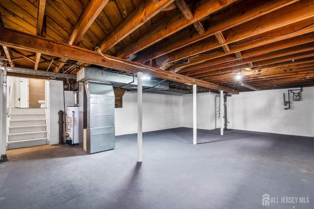 33 Larchmont Road, Edison, NJ 08837