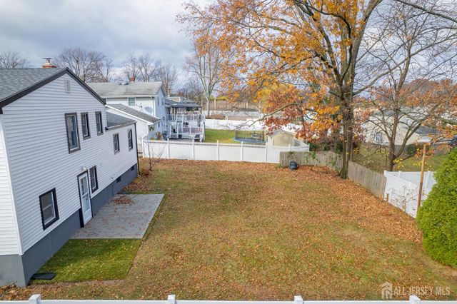 33 Larchmont Road, Edison, NJ 08837