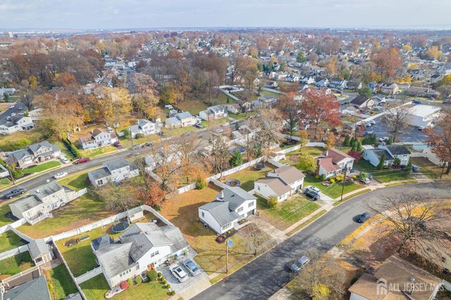 33 Larchmont Road, Edison, NJ 08837