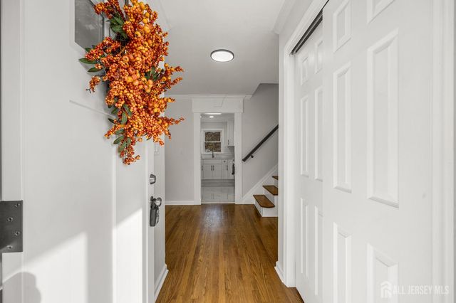 33 Larchmont Road, Edison, NJ 08837