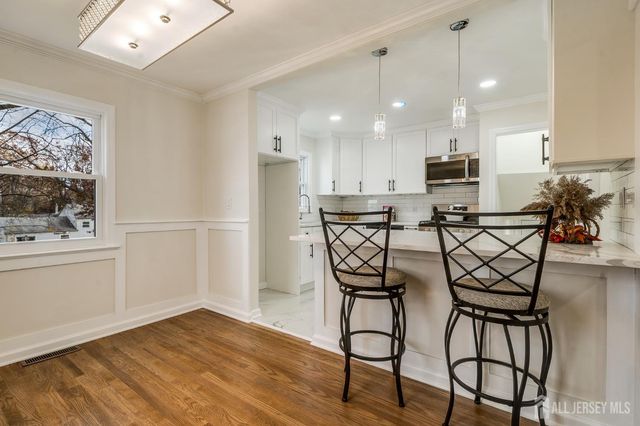 33 Larchmont Road, Edison, NJ 08837