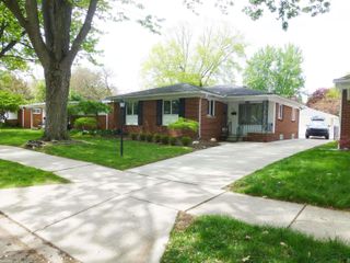 424 W La Salle Avenue, Royal Oak, MI 48073
