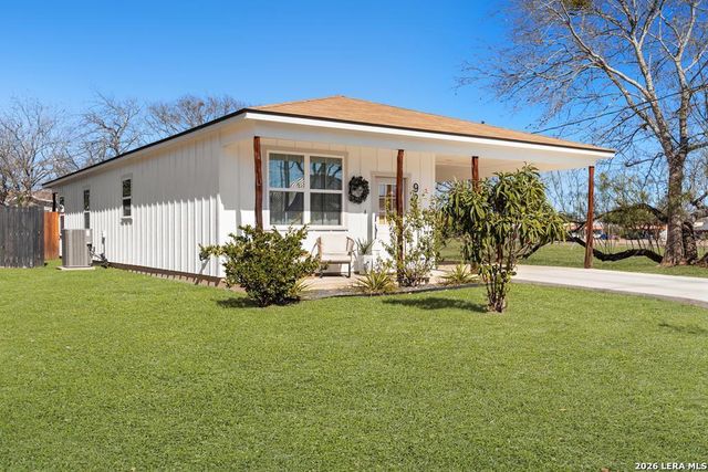 924 Apple, Fredericksburg, TX 78624