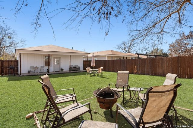 924 Apple, Fredericksburg, TX 78624