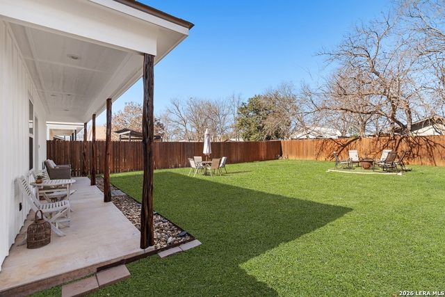 924 Apple, Fredericksburg, TX 78624