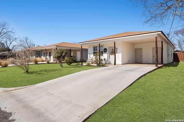 924 Apple, Fredericksburg, TX 78624