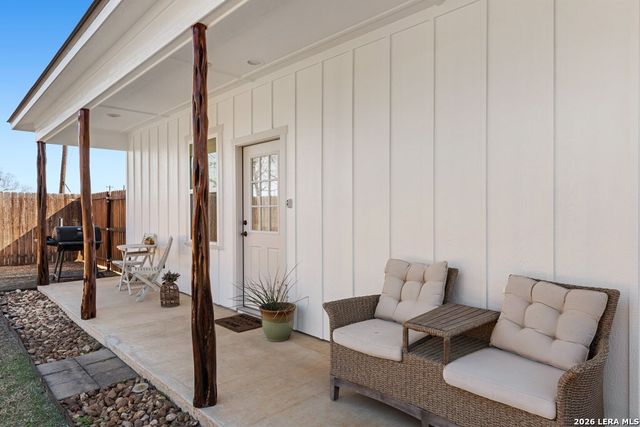 924 Apple, Fredericksburg, TX 78624