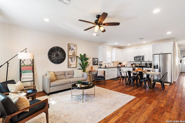 924 Apple, Fredericksburg, TX 78624