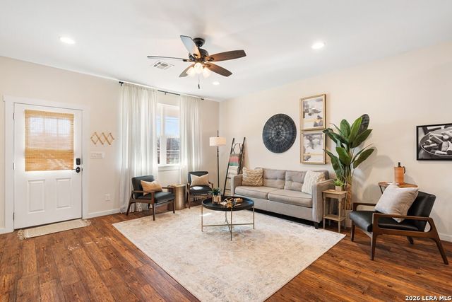 924 Apple, Fredericksburg, TX 78624