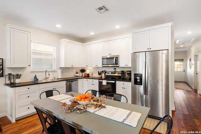 924 Apple, Fredericksburg, TX 78624